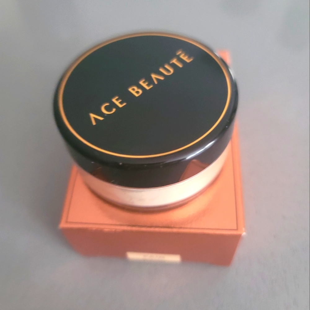 ACE BEAUTE | Effortless Radiance Loose Setting Powder | Fair NIB